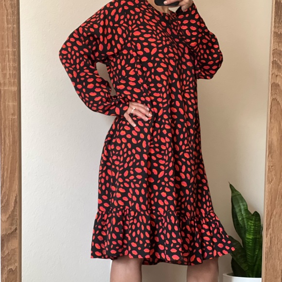 Wednesdays Girl Smock Dress Peplum Hem Lip Print - Picture 8 of 13